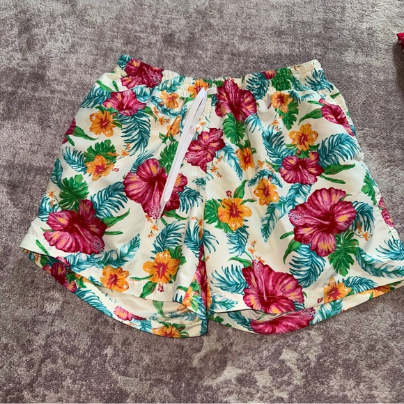 chubbies Other - Chubbies Men’s Large Floral Hawaiian Flower Swim Trunks